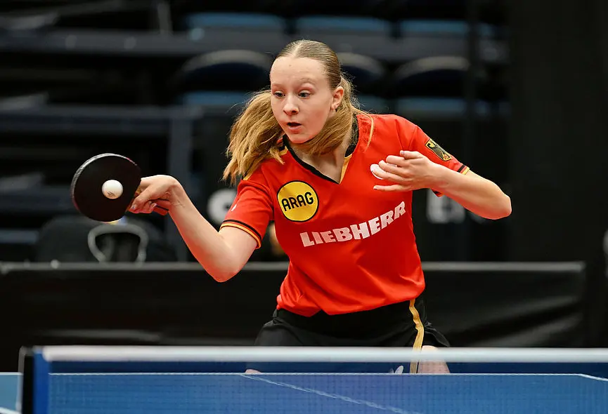 Melissa Bill während eines Tischtennis-Ballwechsels
